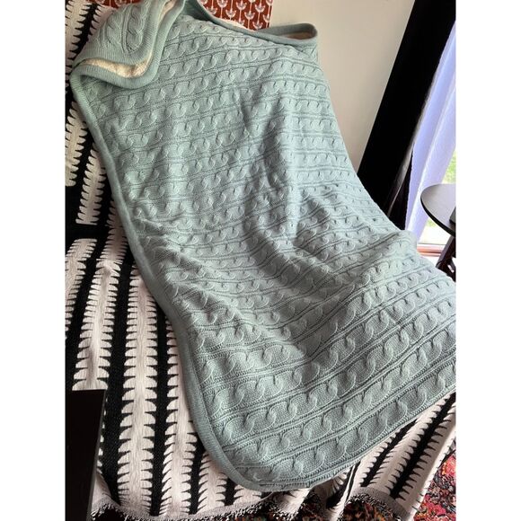LL Bean fisherman cabled fleece throw 50" x 60" in light blue - Picture 4 of 8